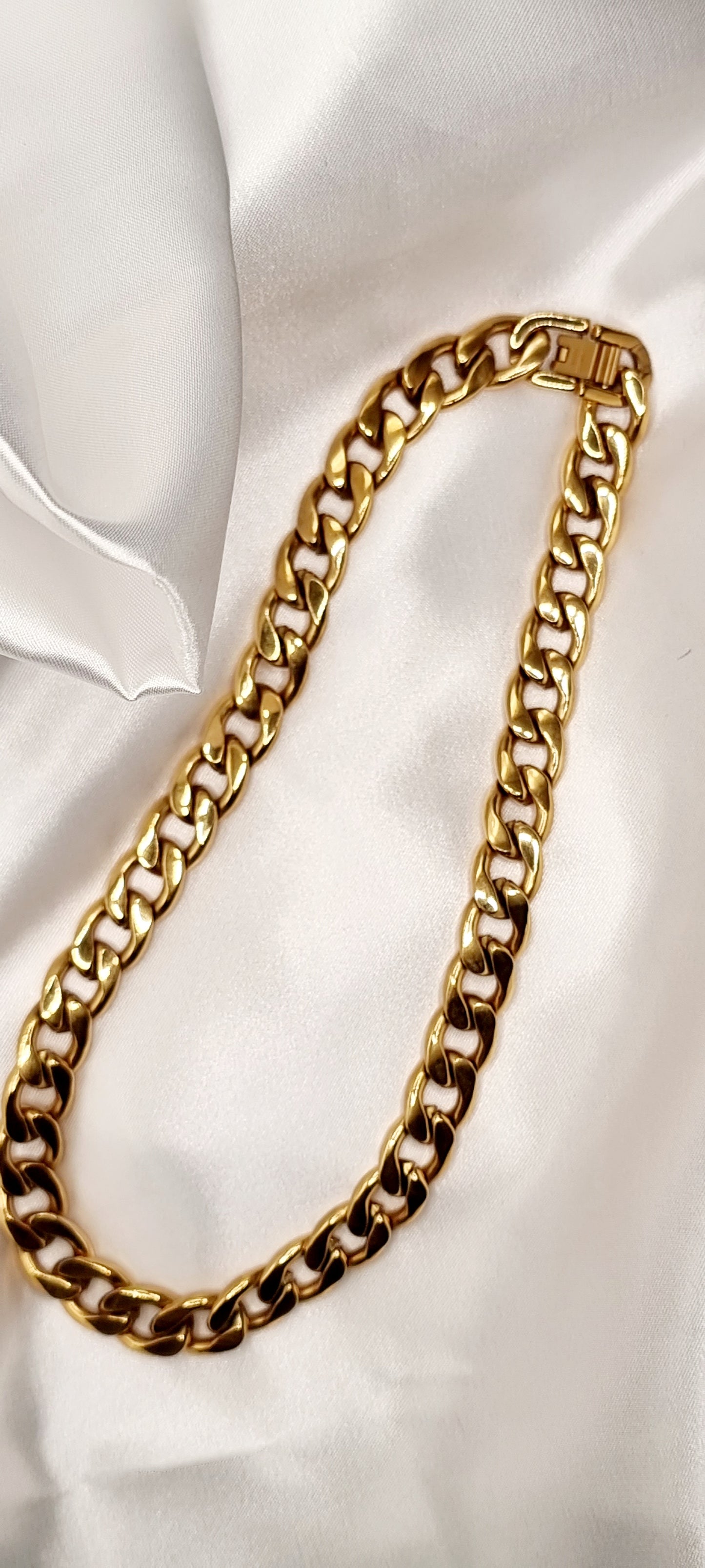 Shereez Choker Necklace
