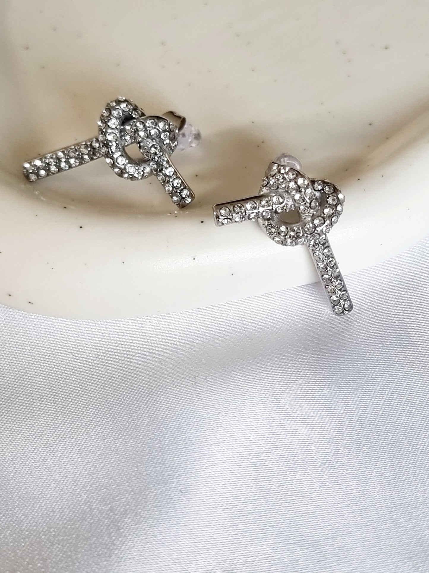 Bow Stud
